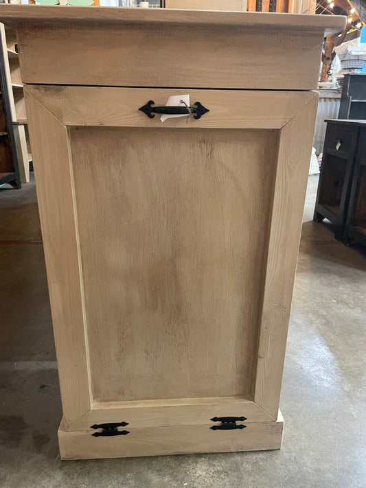 Trash can cabinet